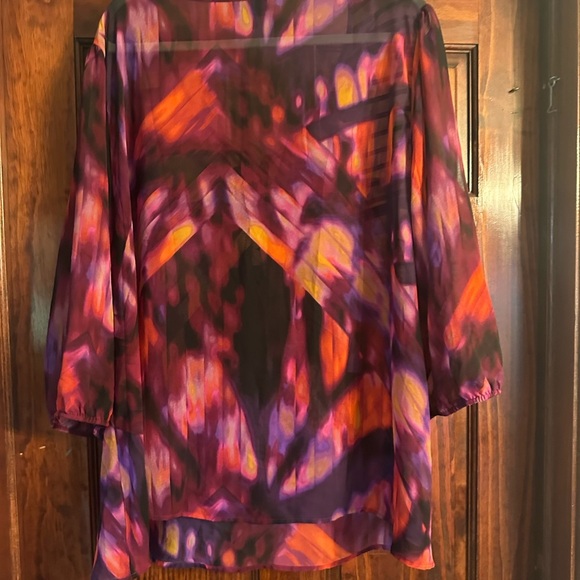 Vibrant Women's Blouse with Button Details - Picture 5 of 5